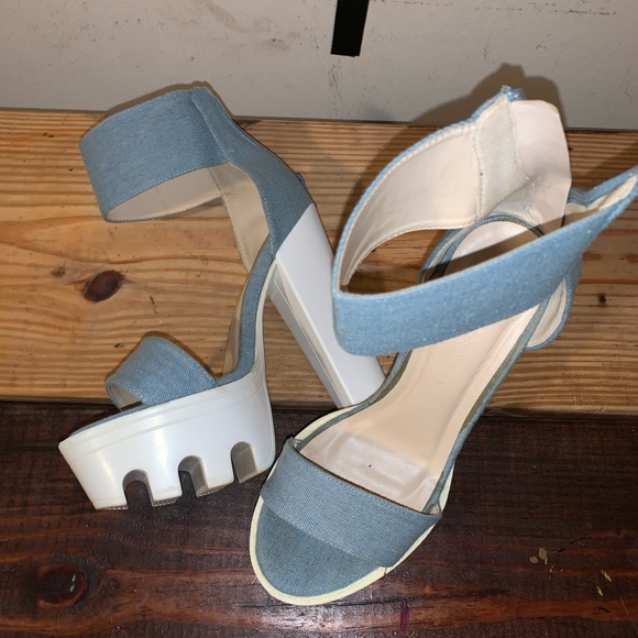 High heels - Picture 1 of 4